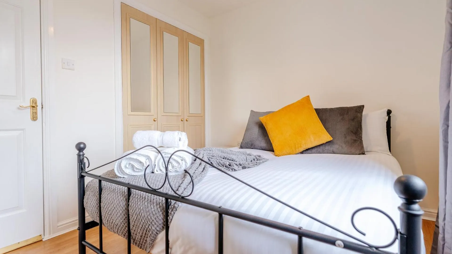 エディンバラChic 2-Bed Near Centreアパートメント エディンバラ