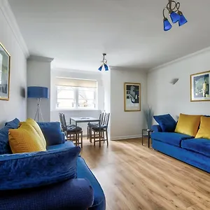 Guestready - Stylish W/ Parking Near Edinburgh